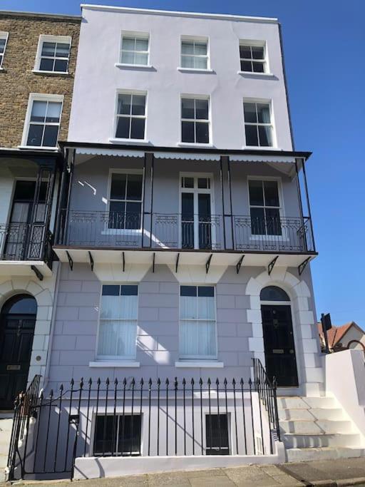 Georgian 5 Storey House, Seaviews, Cinema Room 拉姆斯盖特 外观 照片